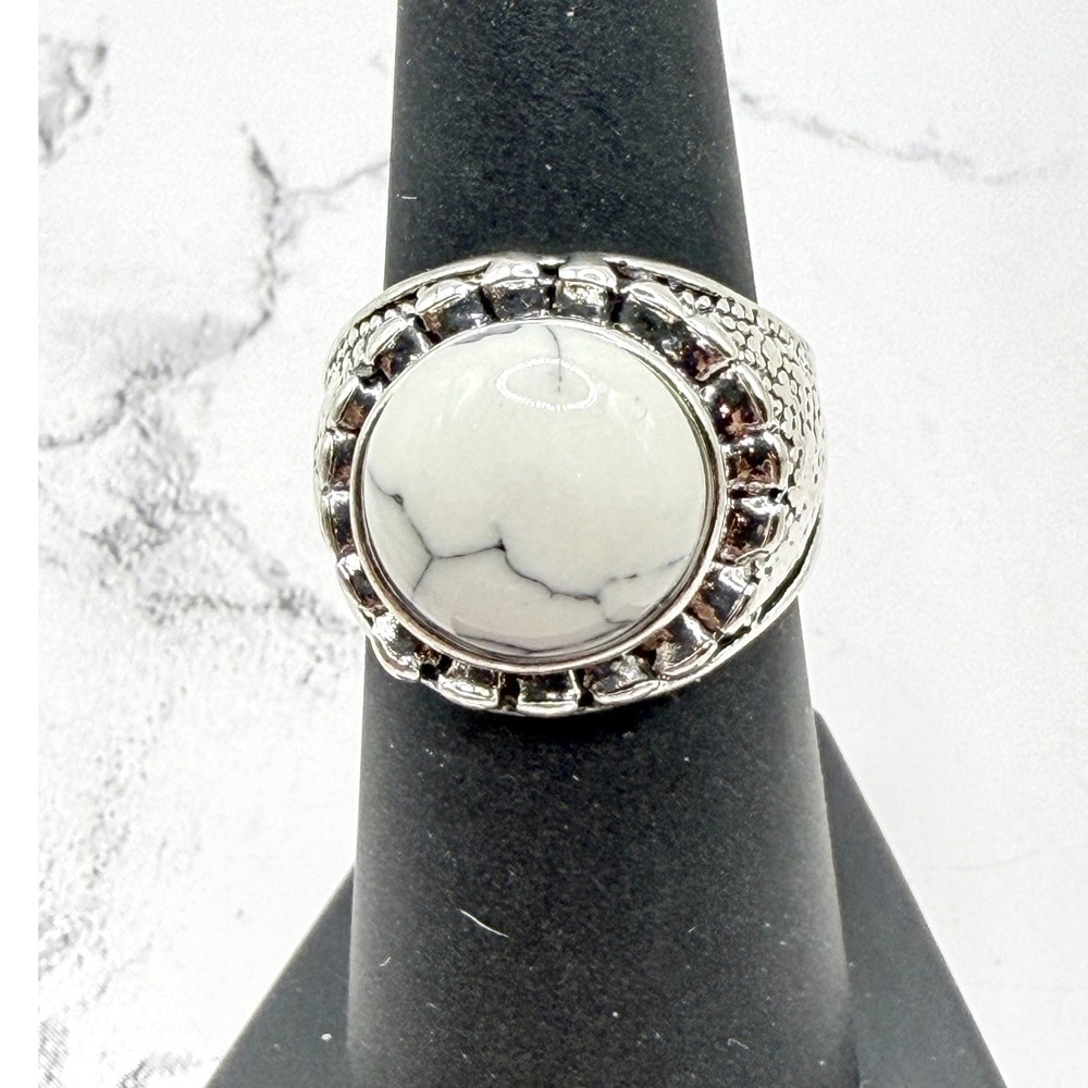 Silver Tone White Marbled Cabochon Statement Ring Size 6 Artisan Made See VIDEO - Picture 5 of 6